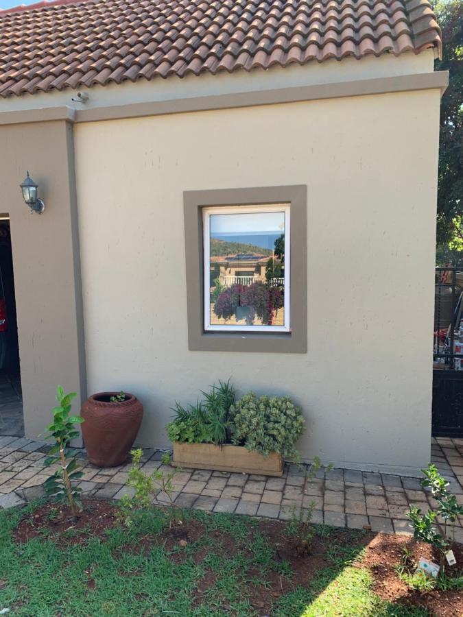 Homestay Lemon Tree Guest In Featherbrooke Estate Krugersdorp